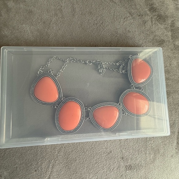 Women’s Silver Chain Necklace with Coral Orange Resin Stones - Unbranded - Picture 3 of 4